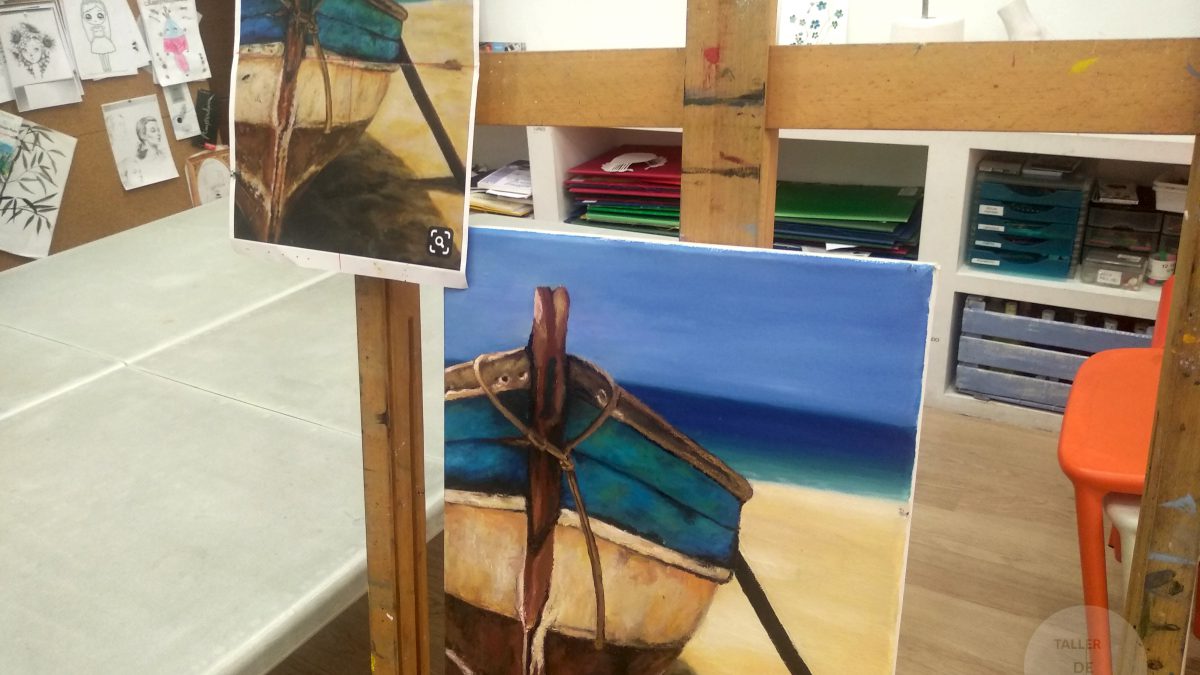 Óleo de un barco encallado.
