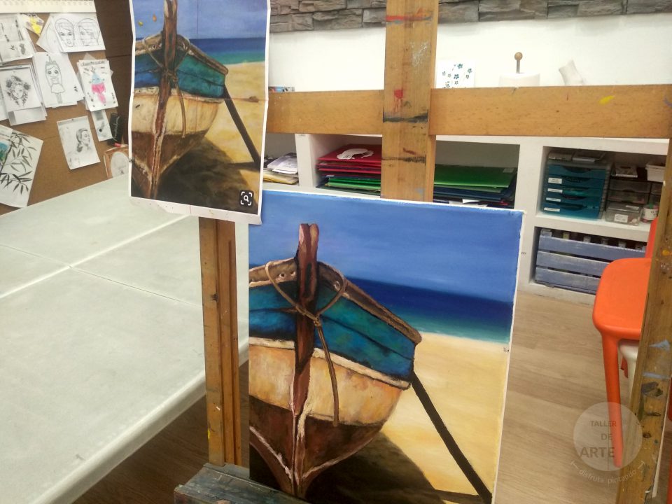 Óleo de un barco encallado.